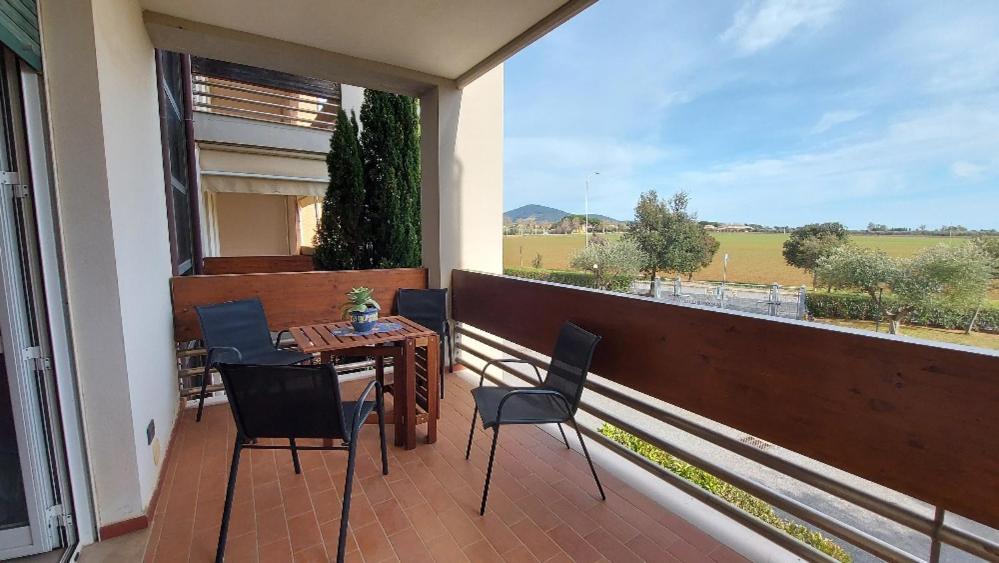 Appartamento Santa Costanza Con Piscina San Vincenzo Bagian luar foto