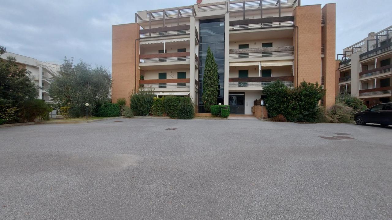 Appartamento Santa Costanza Con Piscina San Vincenzo Bagian luar foto