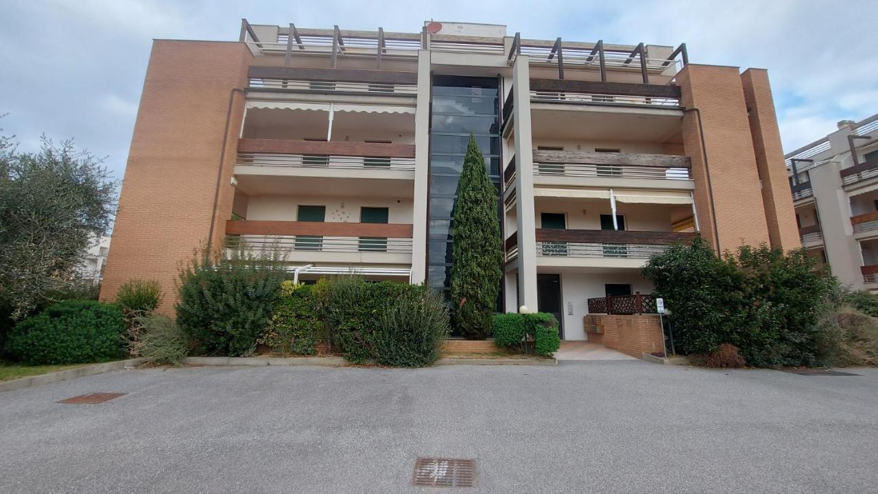 Appartamento Santa Costanza Con Piscina San Vincenzo Bagian luar foto